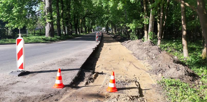 Ruszyła budowa chodnika na ulicy Parkowej w Repkach