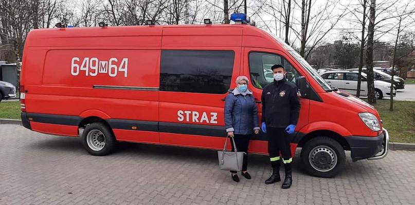 Pomagają pacjentom dotrzeć na szczepienie