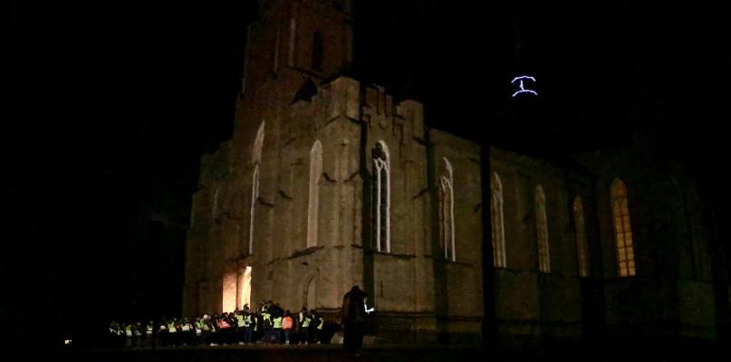Kosów Lacki: przeszli 16 kilometrów podczas nocnej Drogi Krzyżowej