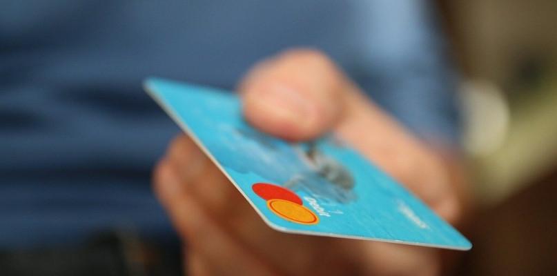 Sokołowianka zgubiła kartę bankomatową, oni ją znaleźli i ruszyli na zakupy...