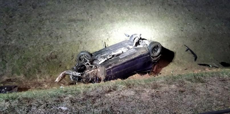 BMW dachowało, dwie osoby trafiły do szpitala
