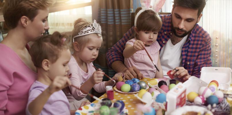 Limit gości podczas Wielkanocy? Rzecznik nie gryzie się w język