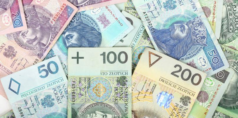 Trzymasz forsę w tym banku? KNF ostrzega, tak możesz stracić oszczędności 