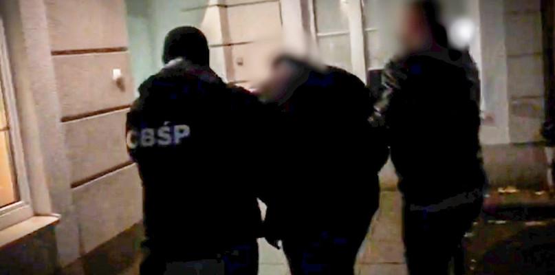 Najpierw pożyczali kasę, później zajmowali nieruchomości. CBŚP rozbiło...