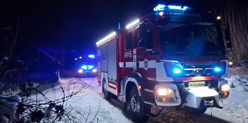 W nocnym pożarze drewnianego domu zginął staruszek