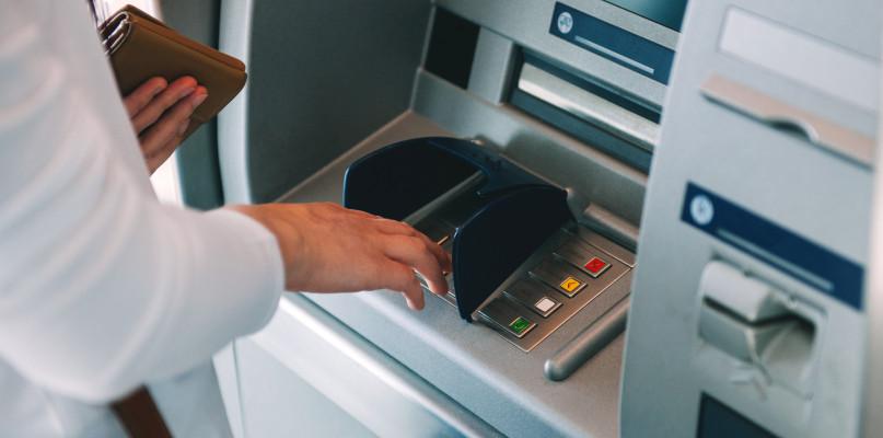 Przerwy techniczne w bankach! Lepiej wypłać pieniądze