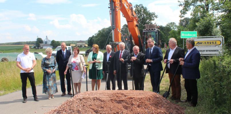 Wójt gminy Bielany chwali współpracę z powiatem przy remontach dróg