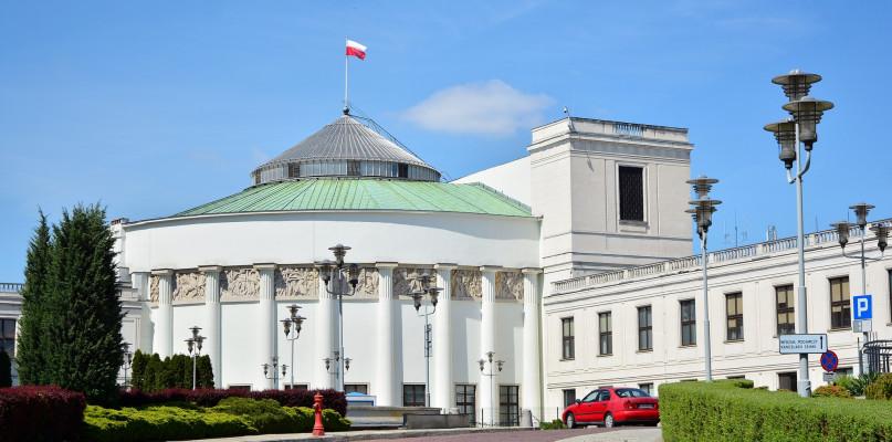 2000 zł dniówki dla posła? O takiej kasie zwykli Polacy mogą tylko pomarzyć!