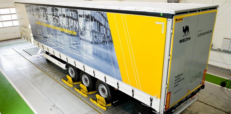 Rodzina naczep kurtynowych marki Wielton – najlepsze rozwiązania transportowe dla biznesu