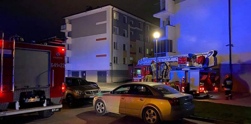 W nocy wiatr zerwał dach z jednego z sokołowskich bloków