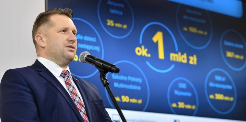 Minister edukacji i nauki podpisał rozporządzenie o wsparciu nauczycieli w nauce zdalnej