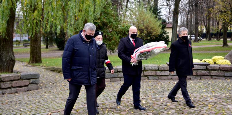 11.11 w Sokołowie. Delegacja z kwiatami i przemówienie burmistrza na YT.