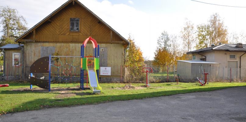 Nowe oświetlenie, place zabaw i wyremontowana świetlica w gminie Repki