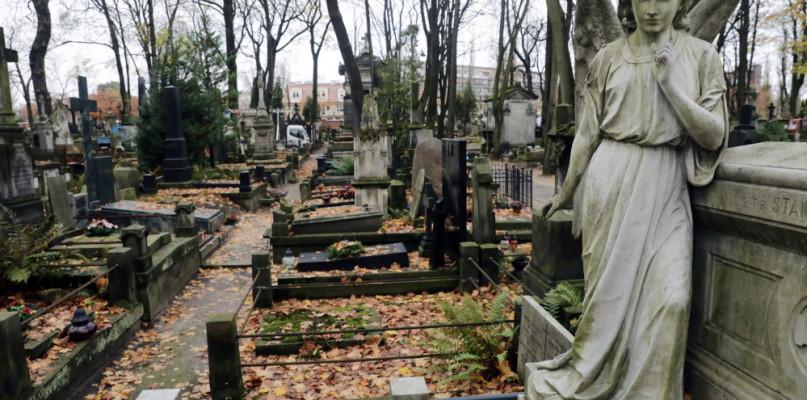 1 listopada z powodu pandemii nie będzie procesji na cmentarze