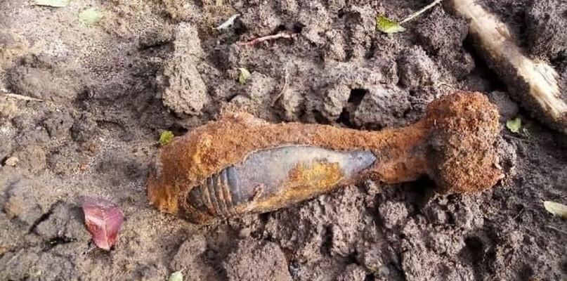 Czyścili rów, natrafili na niebezpieczne znalezisko