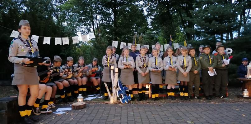 Harcerskie piosenki rozbrzmiały w niezwykłej scenerii