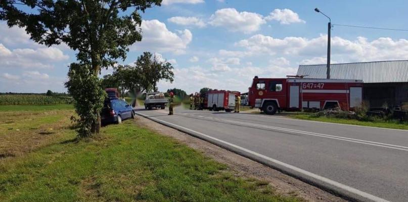 Pasażerka renault trafiła do szpitala po wypadku w Dybowie