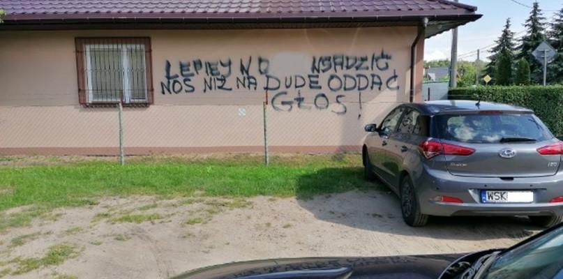 Wyborczy wandalizm u działkowców na Ząbkowskiej