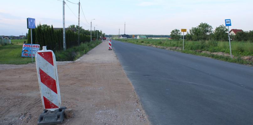 Remont Niecieckiej. Chodnik bez krawężnika budzi protesty mieszkańców.