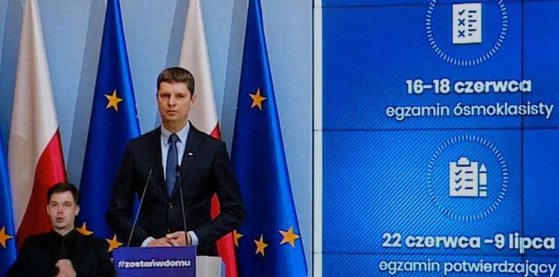 Minister Piontkowski: zamknięcie szkół przedłużone do 24 maja
