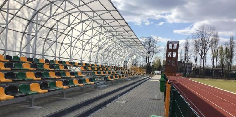 Zakończył się montaż trybun na sokołowskim stadionie