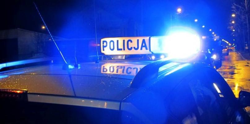 Pijany kierowca wiózł sześcioro pasażerów, jedną panią w bagażniku