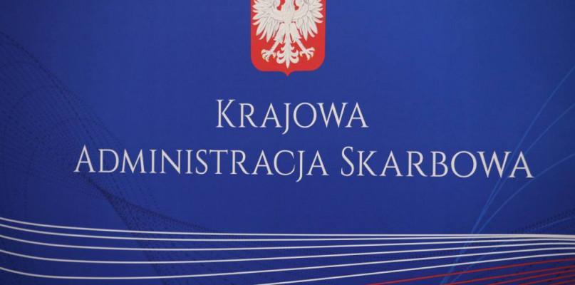 KAS: już 10 tys. litrów spirytusu pochodzącego z przestępstwa przekazano na potrzeby dezynfekcji