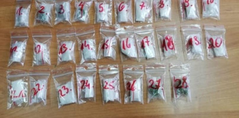 Włamywacz z narkotykami zatrzymany przez dzielnicowych