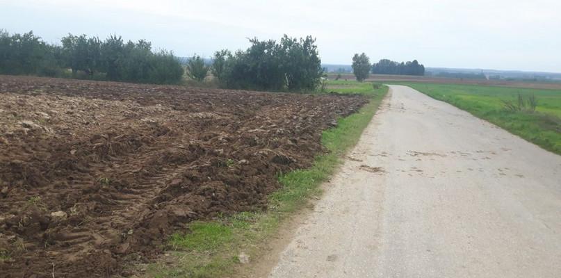 Niektórzy gdyby mogli, to by i drogę zaorali...