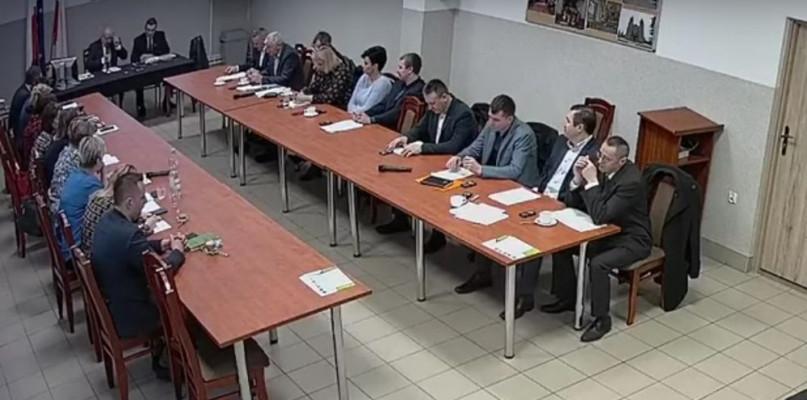 Wójt gminy Bielany na sesji chwalił strażaków
