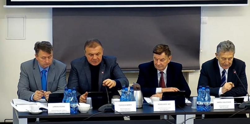 Dlaczego nie powstaje nowa nawierzchnia na ul. Żołnierzy Niezłomnych?