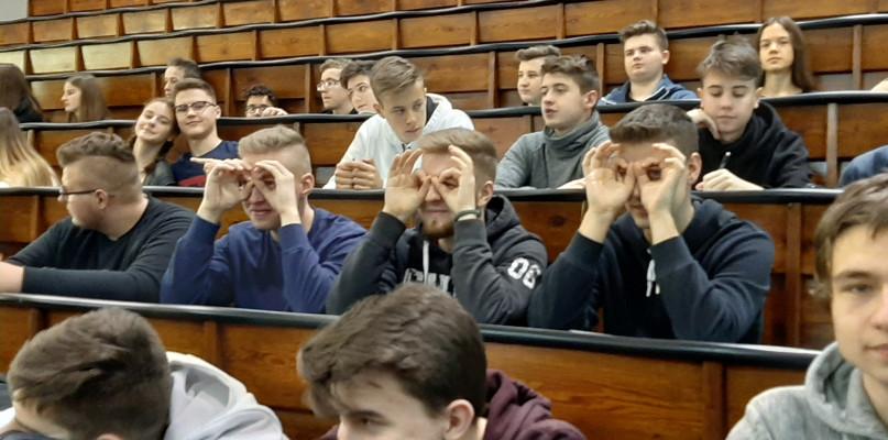 Uczniowie I Liceum na zajęciach na Politechnice Warszawskiej