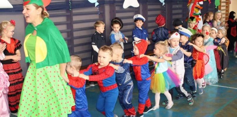 Wszyscy bawią się wspaniale, jak co roku w karnawale...