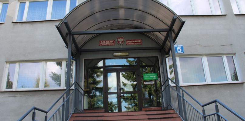 Skarbówka ostrzega przed internetowymi oszustami