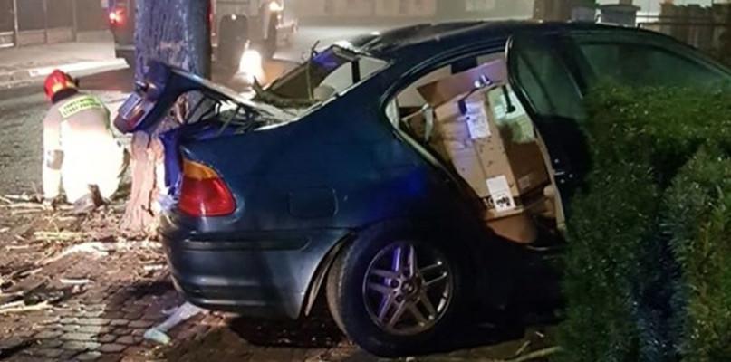 Pijani rozbili BMW w centrum miasta i wpadli z narkotykami