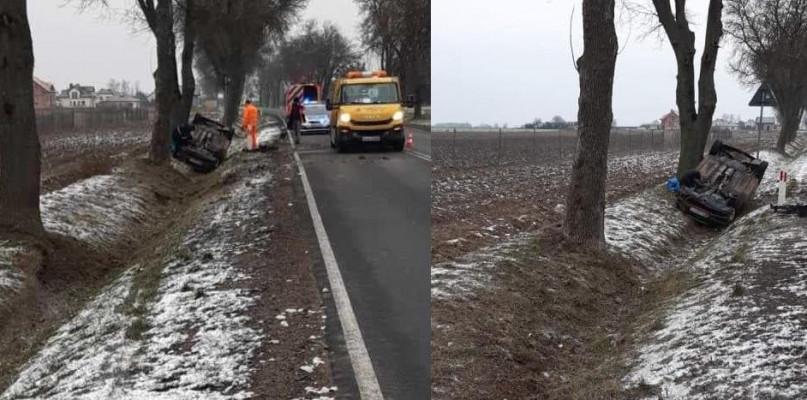 Pijany zasnął za kierownicą, jego auto dachowało