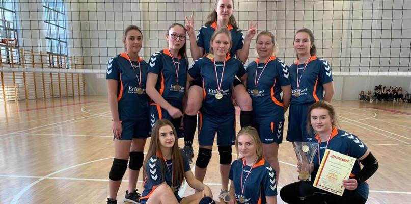 Siatkarki z Szarej mistrzyniami powiatu