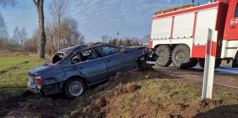 Kierowca BMW dachował na krajowej 62