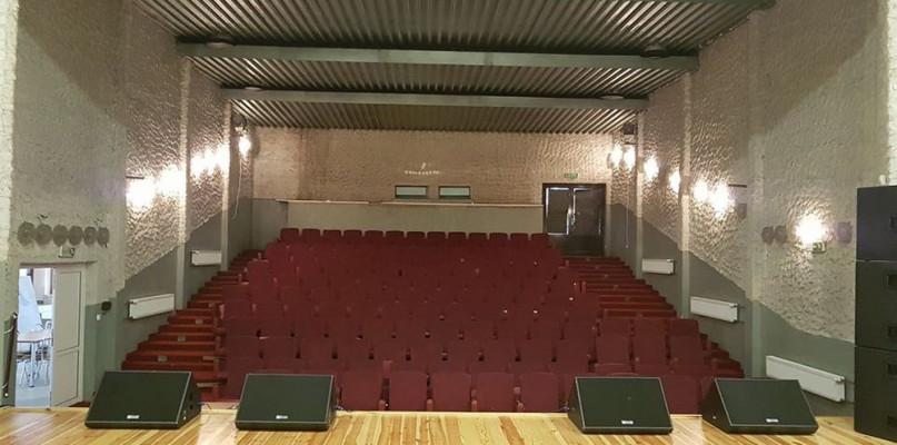 Tak wyglądała wcześniej, a teraz... Sala GOKiS w Sterdyni po remoncie.