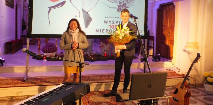 Ciekawa wystawa oraz koncert Macieja Miecznikowskiego