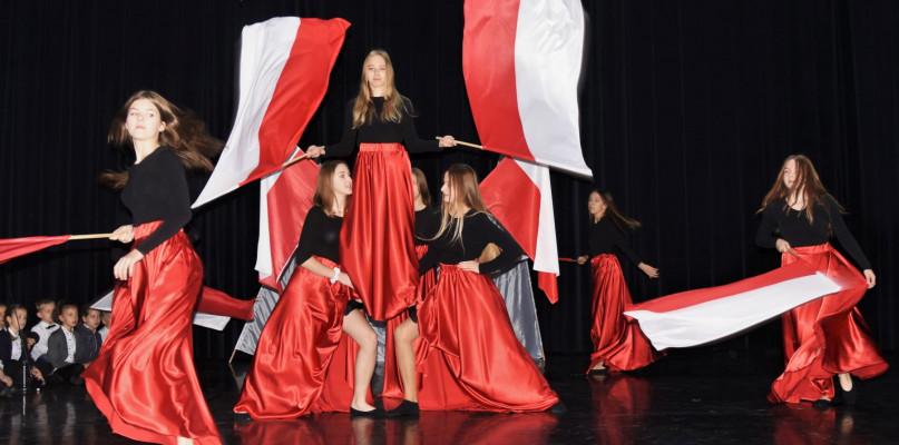 W artystyczny sposób przybliżyli swoim kolegom historię Polski