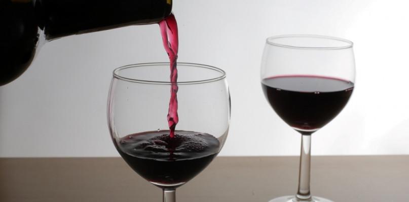 Rząd przyjął projekt przewidujący 10-proc. wzrost akcyzy na alkohole i wyroby tytoniowe