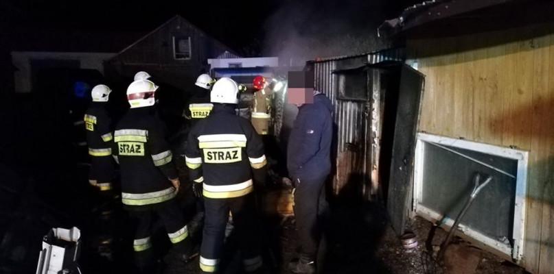 Nocny pożar gołębników w miejscowości Niemirki