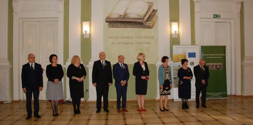 Medale, nagrody i awanse zawodowe dla pedagogów z 