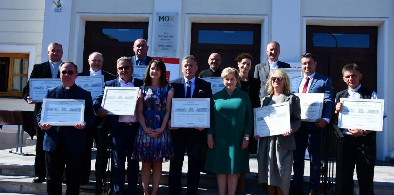 Parafia w Zembrowie dostała dotację na remont dachu