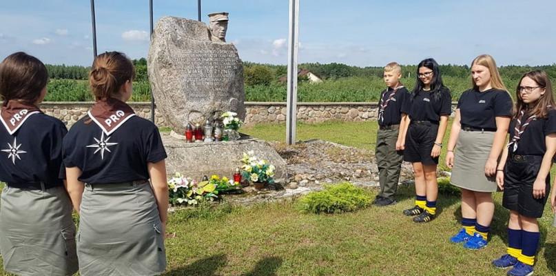 Harcerze z Jabłonny  uczcili swojego patrona i innych bohaterów