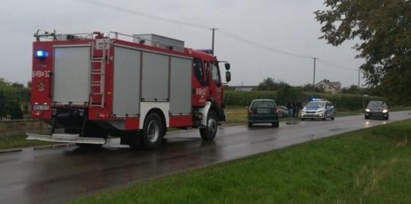 Skręciła w lewo, gdy wyprzedzało ją inne auto