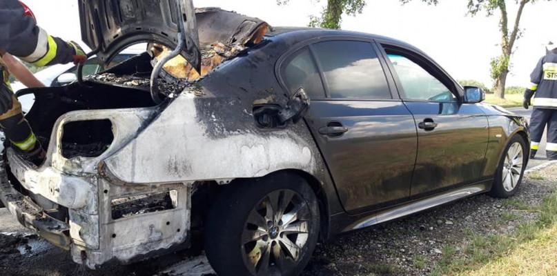 BMW zniszczone. Ogień wybuchł w bagażniku samochodu...