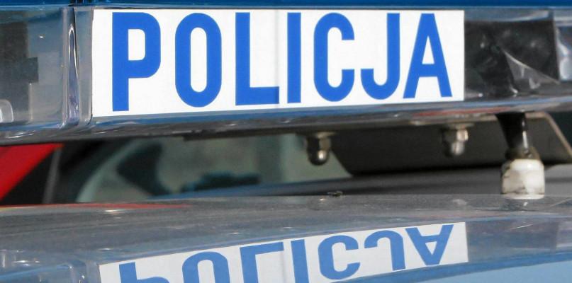 Kierowca BMW skończył swój rajd na ogrodzeniu