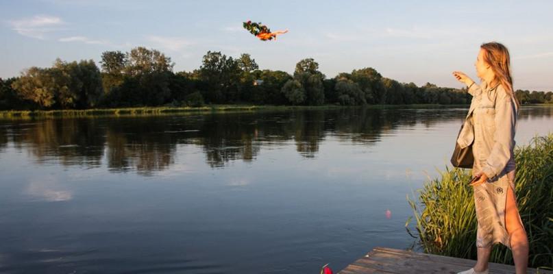 Wianki i smakołyki na kupalnocce w Białogrzegach